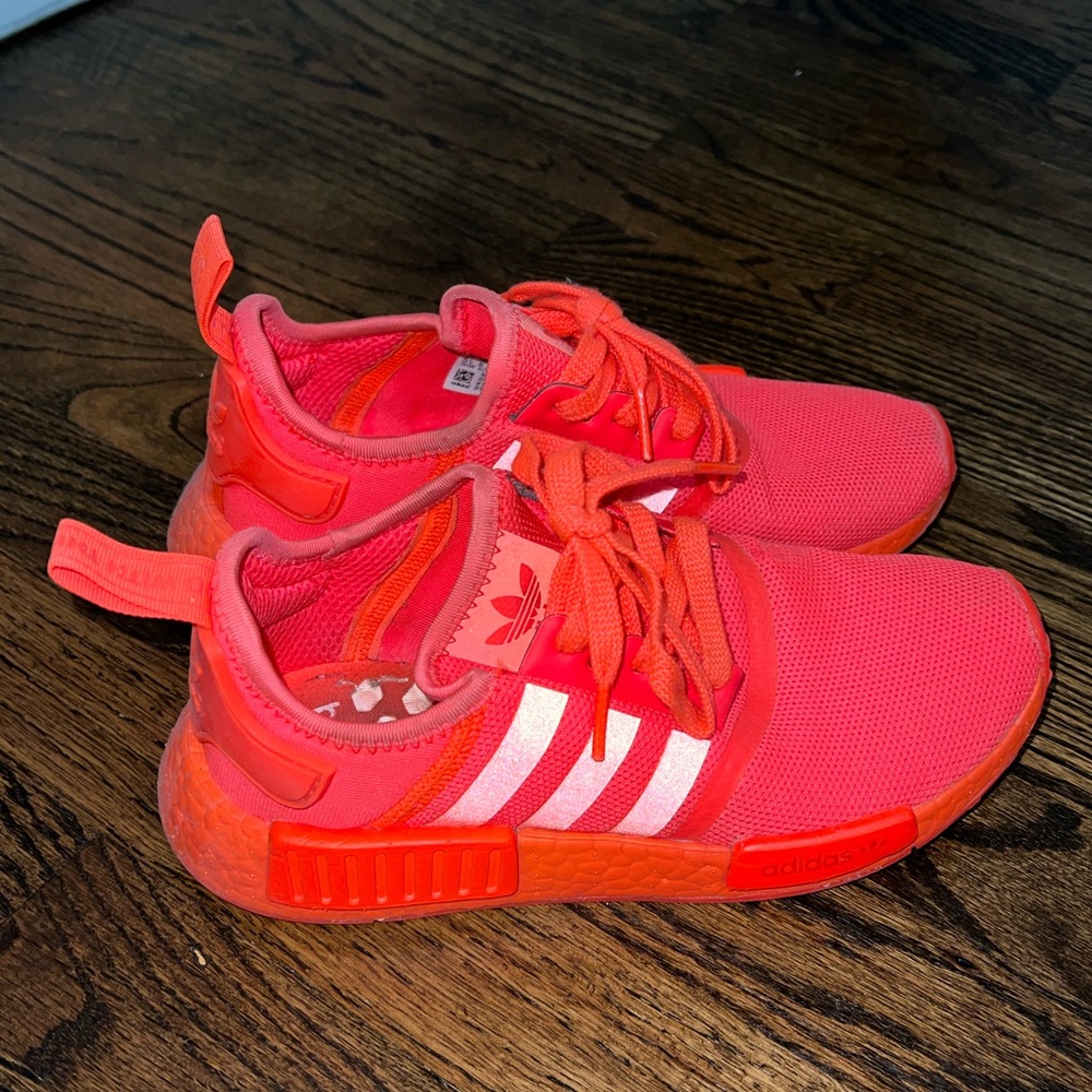 TRIPLE RED REFLECTIVE NMD 🚨USED FAIRLY🚨 PRICED FAIRLY🔒